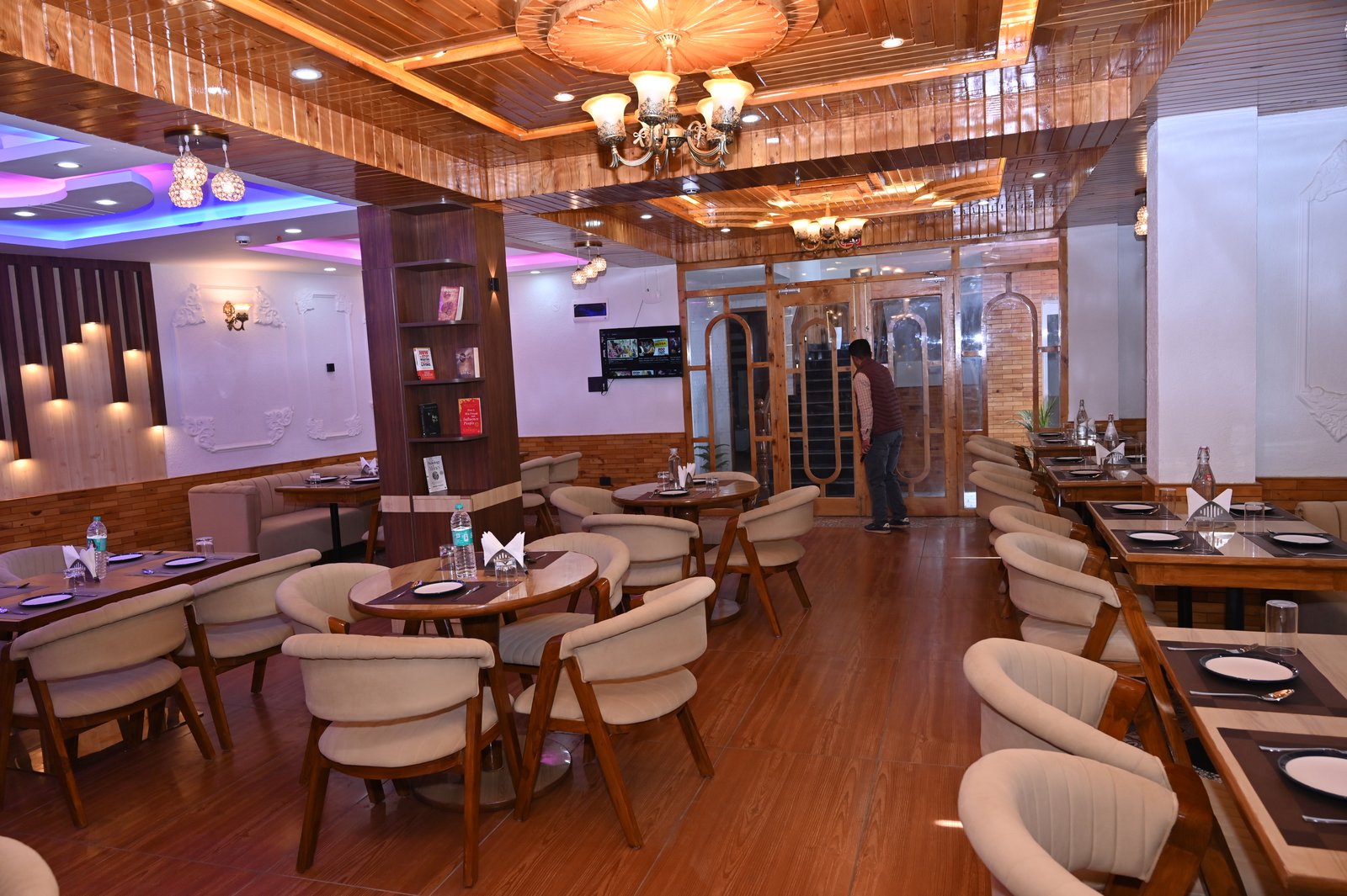 Cozy Cafeteria