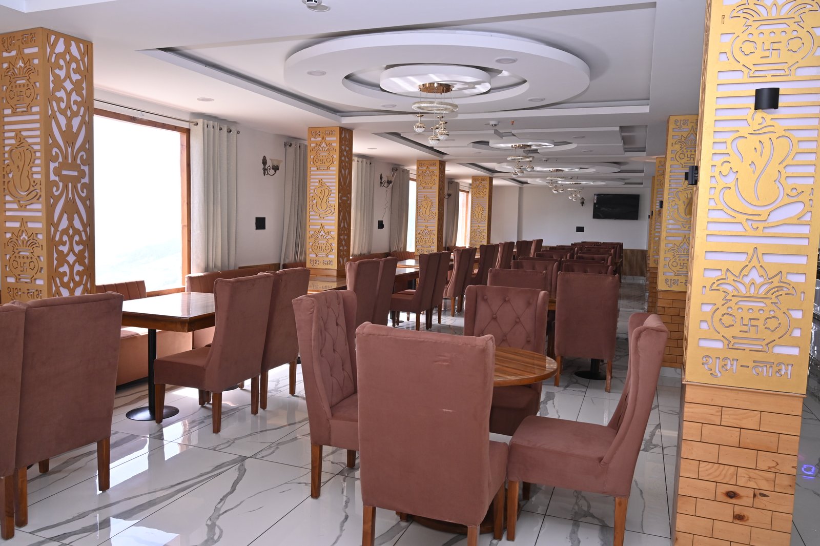Fine Dining Restaurant at Hotel Maheshwari Avenue